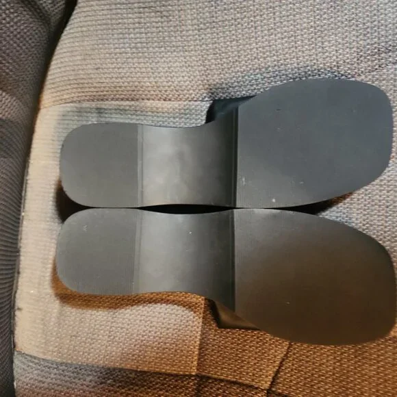 Steve Madden Black Slides Size 7.5 - Picture 2 of 3